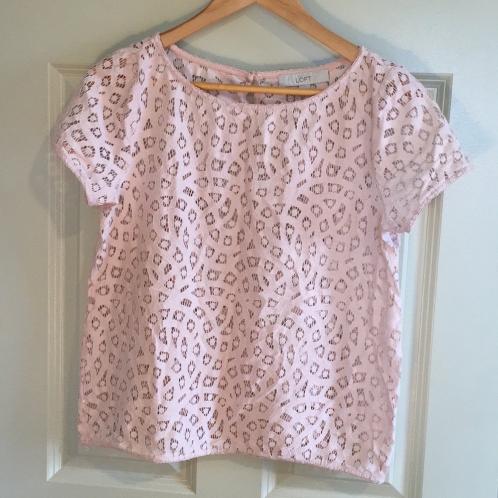 🌸 LOFT Pink lace top 🌸